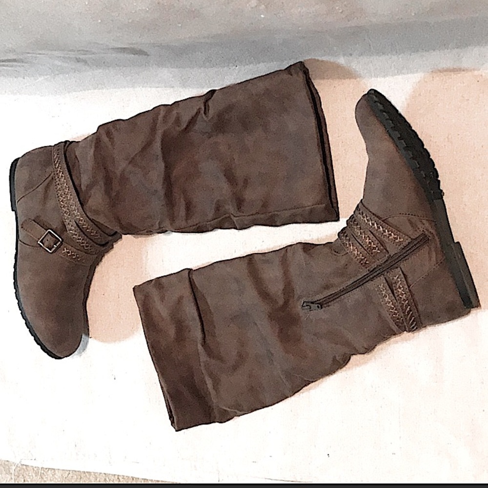 Womens Taupe Boots • 7